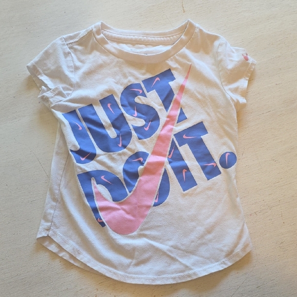 Nike Other - Nike Kids White and Blue Graphic Tee‎